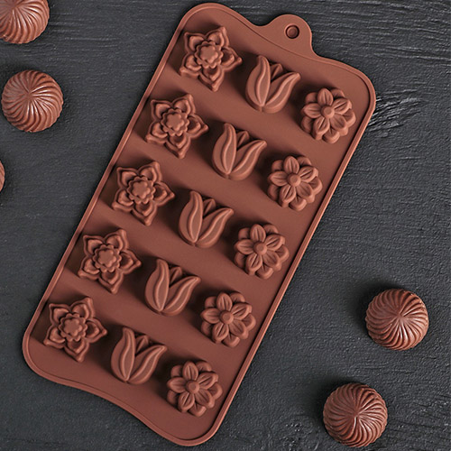 Форма силиконовая для шоколада "Поляна" 15 ячеек 20.5*10.5*1.5см, 2.3*2.3см