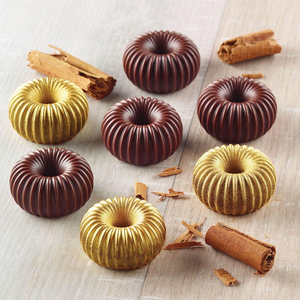 Форма силиконовая для шоколадных конфет "Шоколадная корона Scg49" d30*h15мм*9мл, Silikoмart